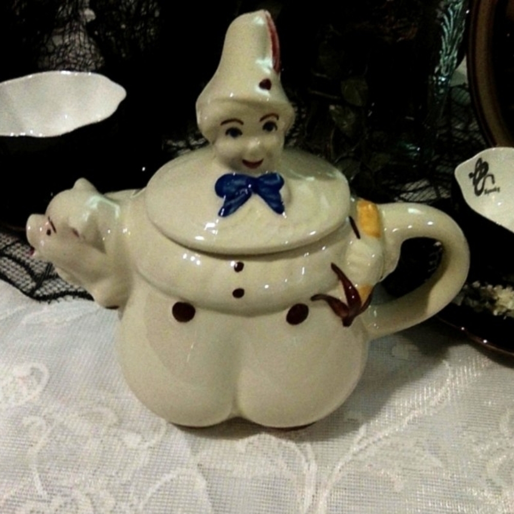 Vintage Teapot with Blue Bow
